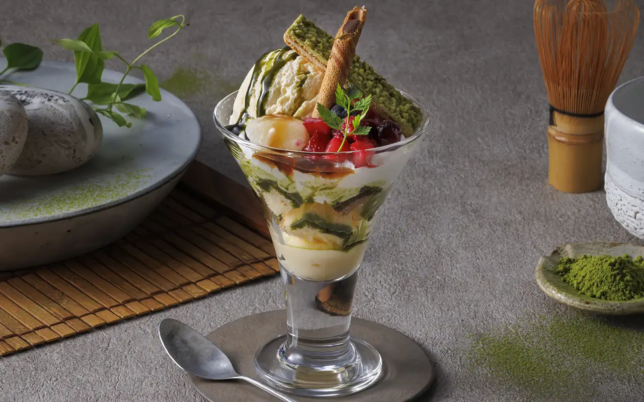 宇治抹茶とカスタードのおもちパフェ